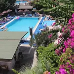 אתר נופש Bodrum Park 2*